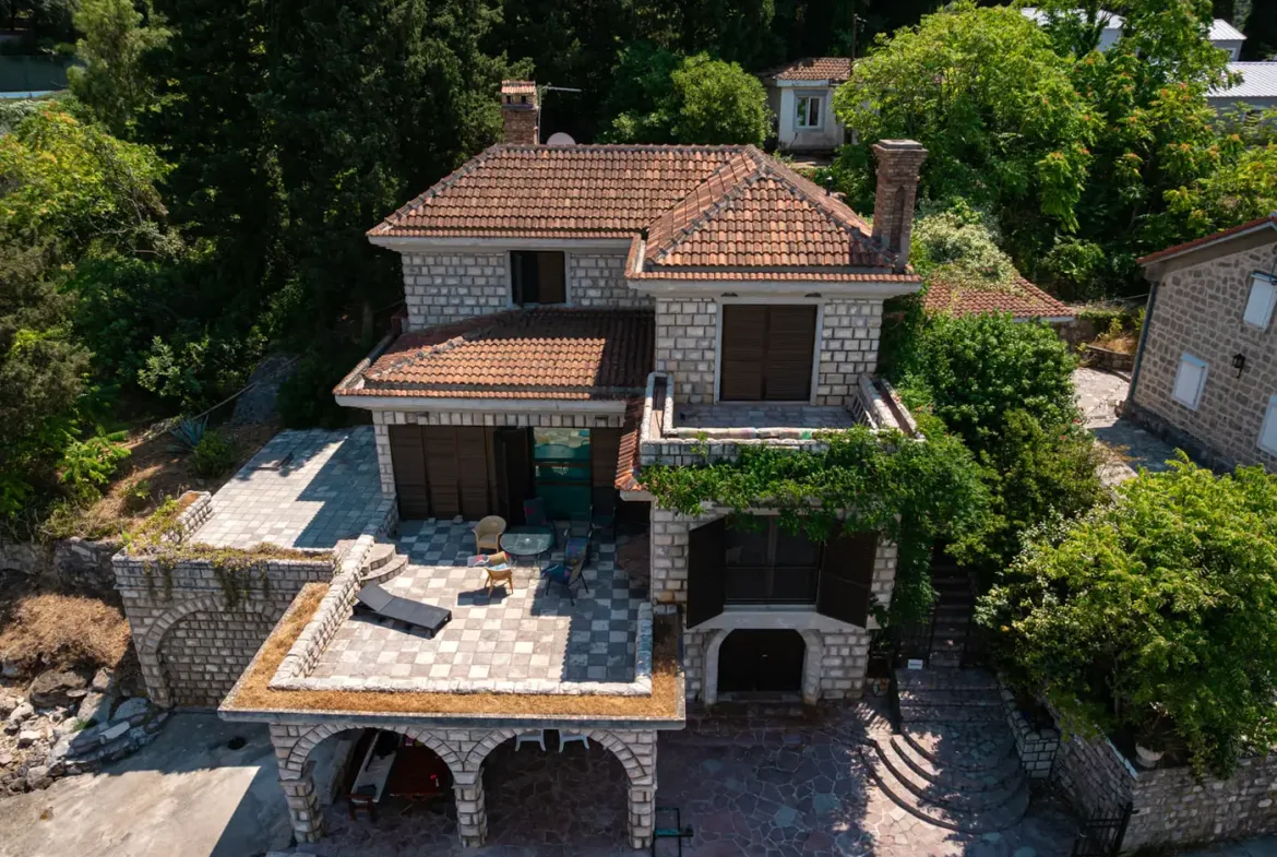 Authentic stone villa on the first line to the sea, Rose, Herceg Novi