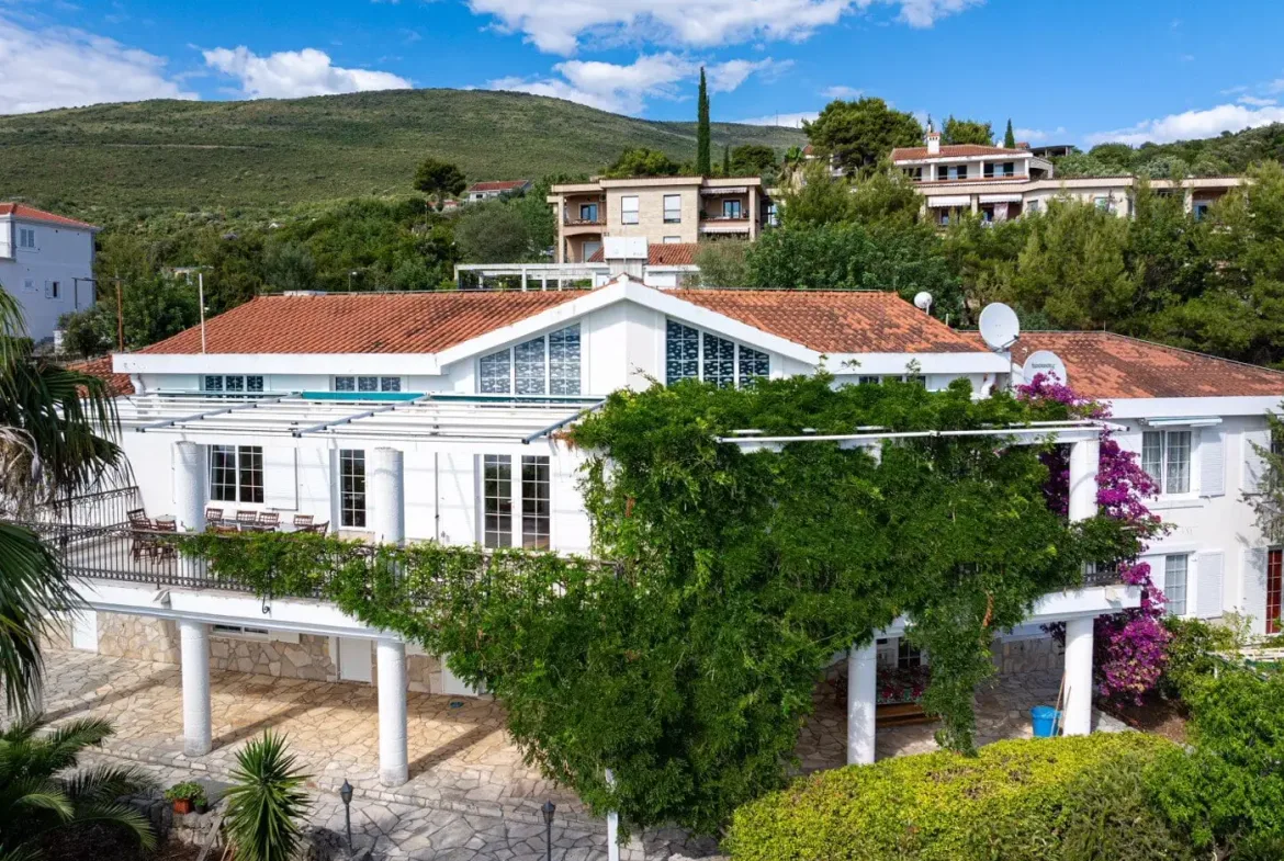 Villa with panoramic sea view on a large property, Žanjice, Herceg Novi