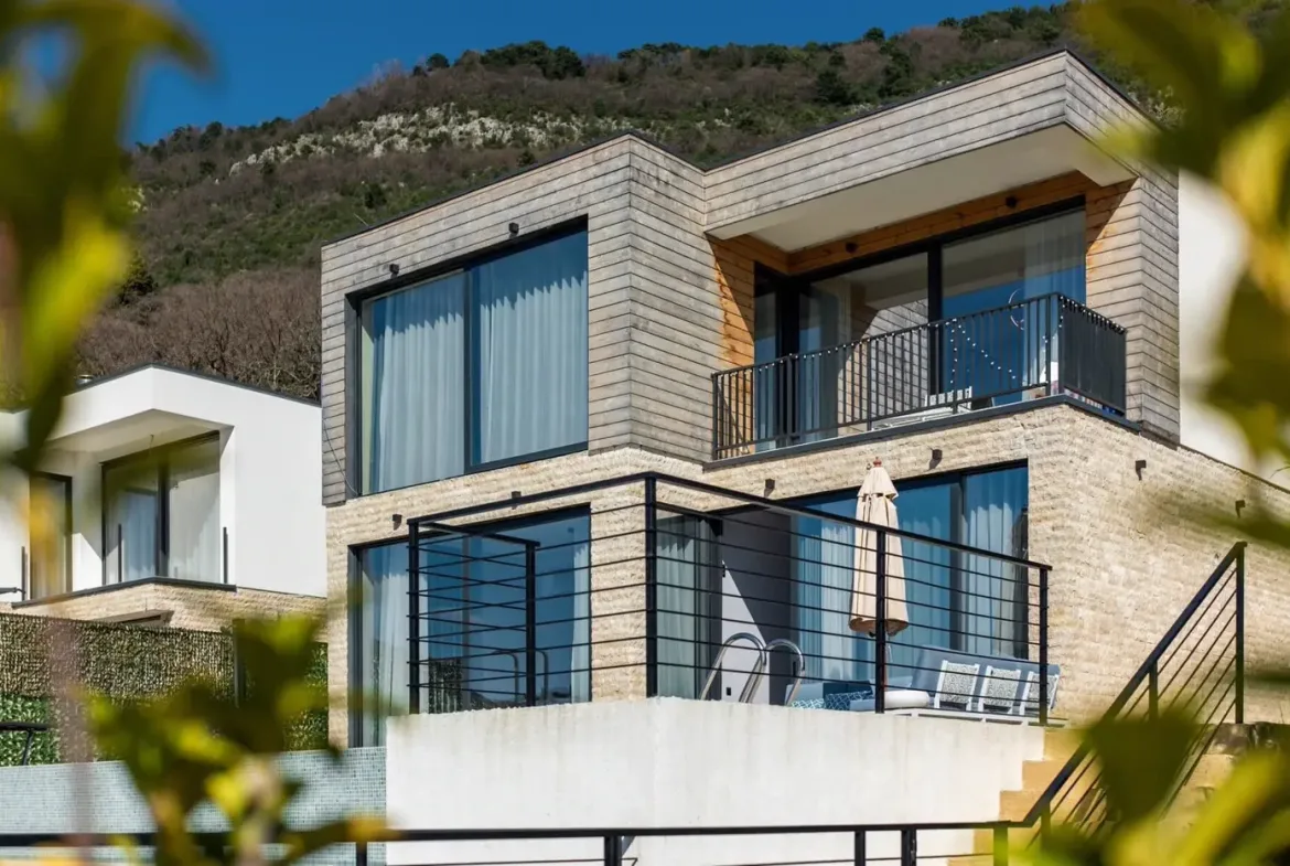 Newly built four-room villa with a pool and a view of the Tivat Bay, Kavač, Kotor