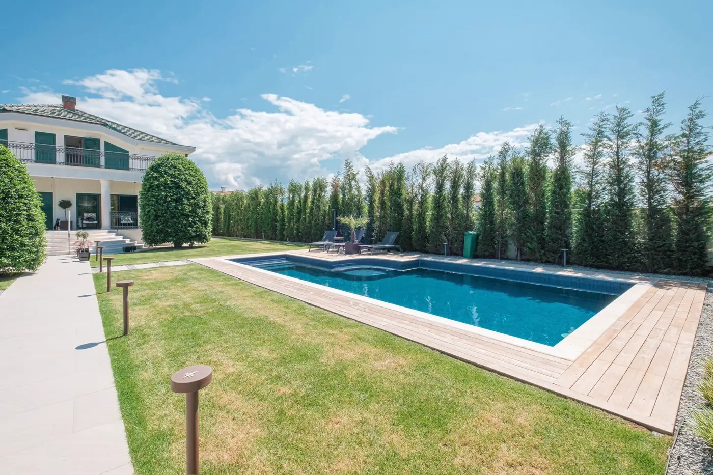 Three-room designer villa with pool, Podgorica