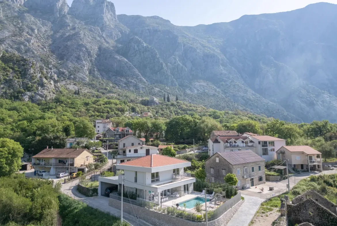 Family villa with pool and sea view, Orahovac, Kotor