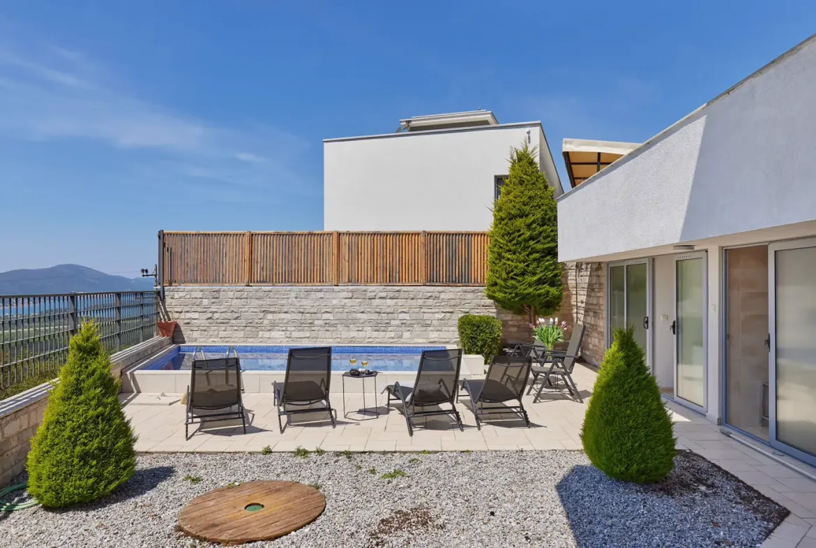 Three-room villa with pool and sea view, Kavač, Kotor