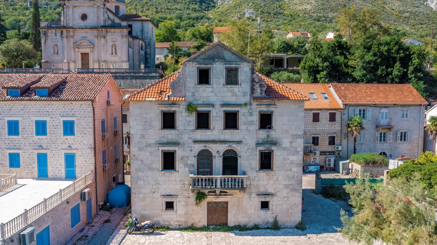 Palata Beskuća – historical stone villa for reconstruction, Kotor