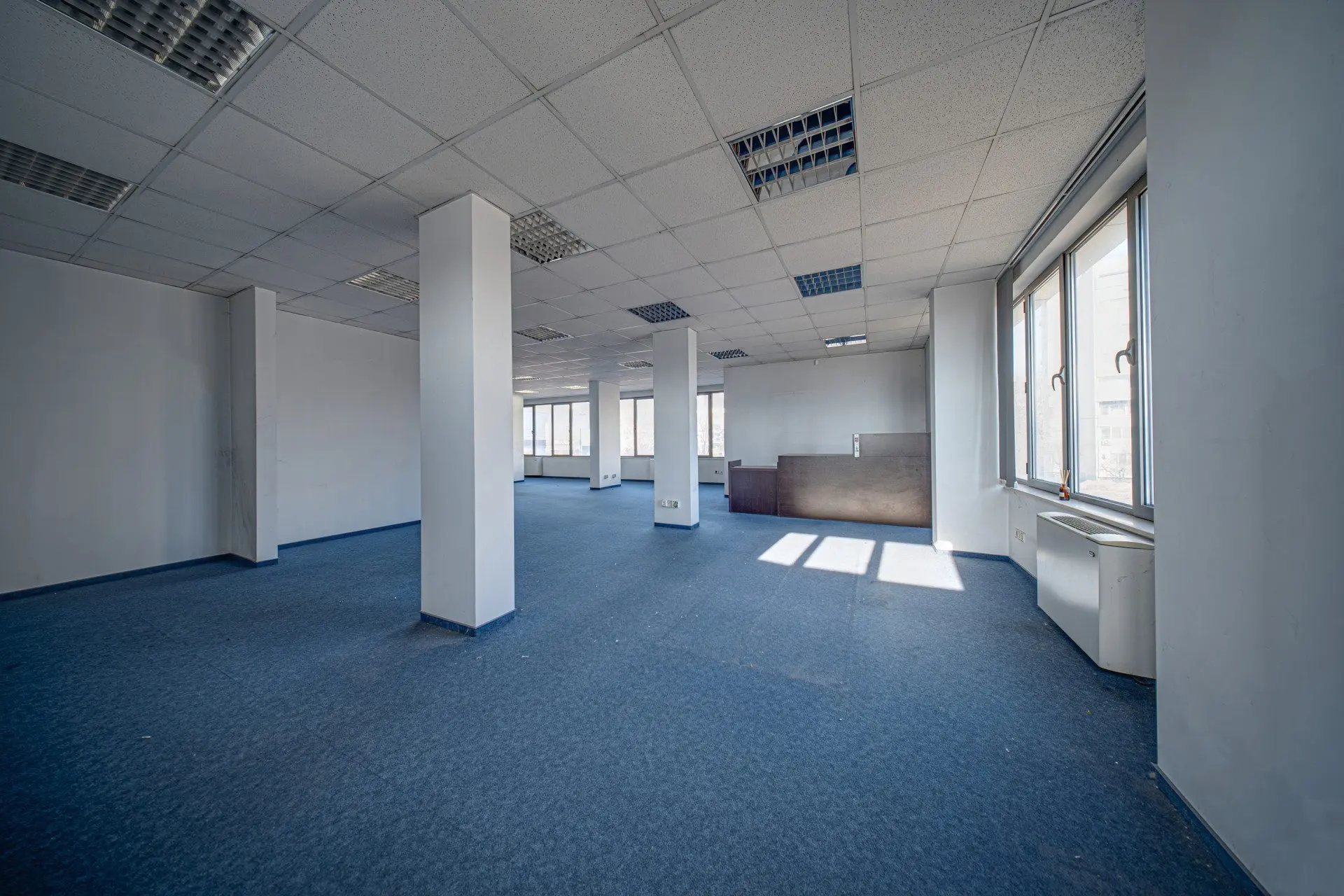 Office building with warehouse in a convenient location in Druzhba 2 district for sale