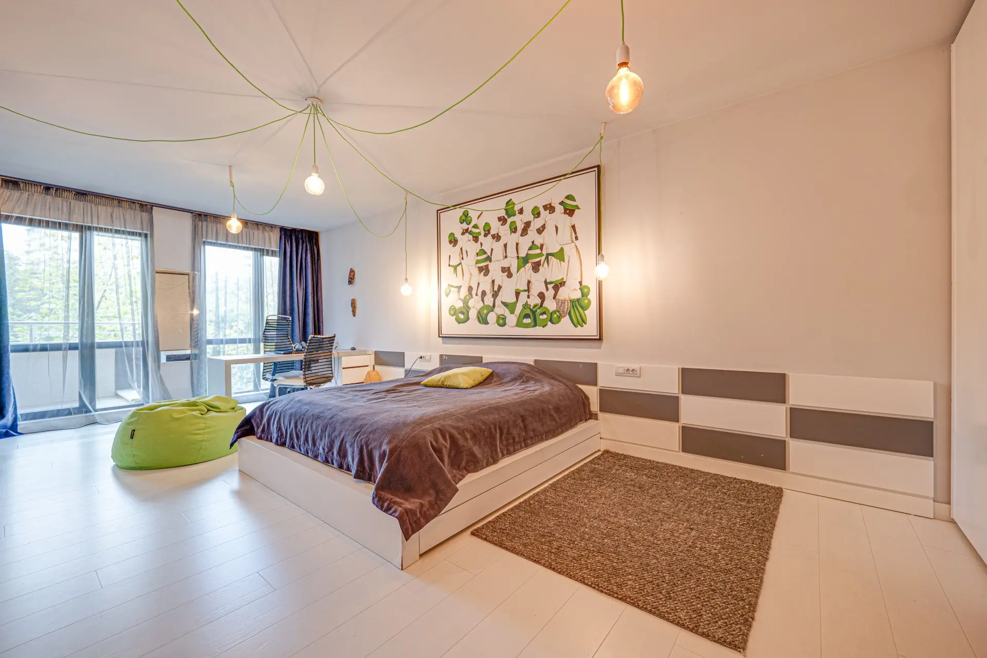 An exceptional four-room apartment in one of the most prestigious gated complexes in the Iztok district.