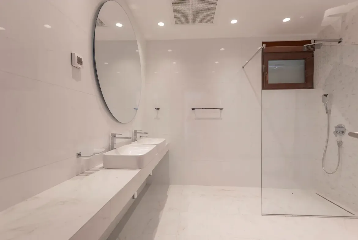 Luxury villa with pool, Mareza