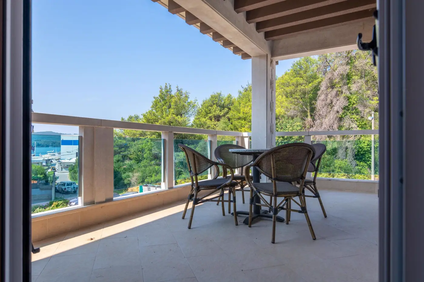 04-106 Modern villa with pool and partial sea view, Bonići, Tivat
