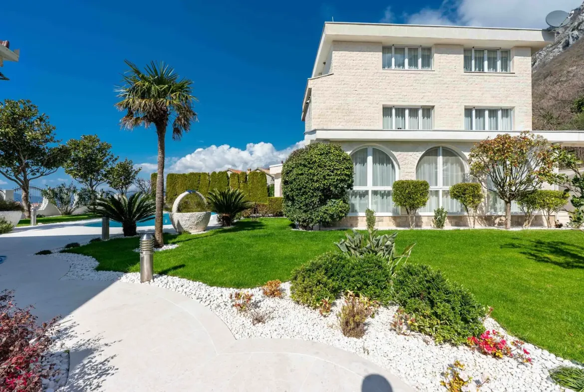 Exclusive residential villa with pool and panoramic sea view, Blizikuće, Budva