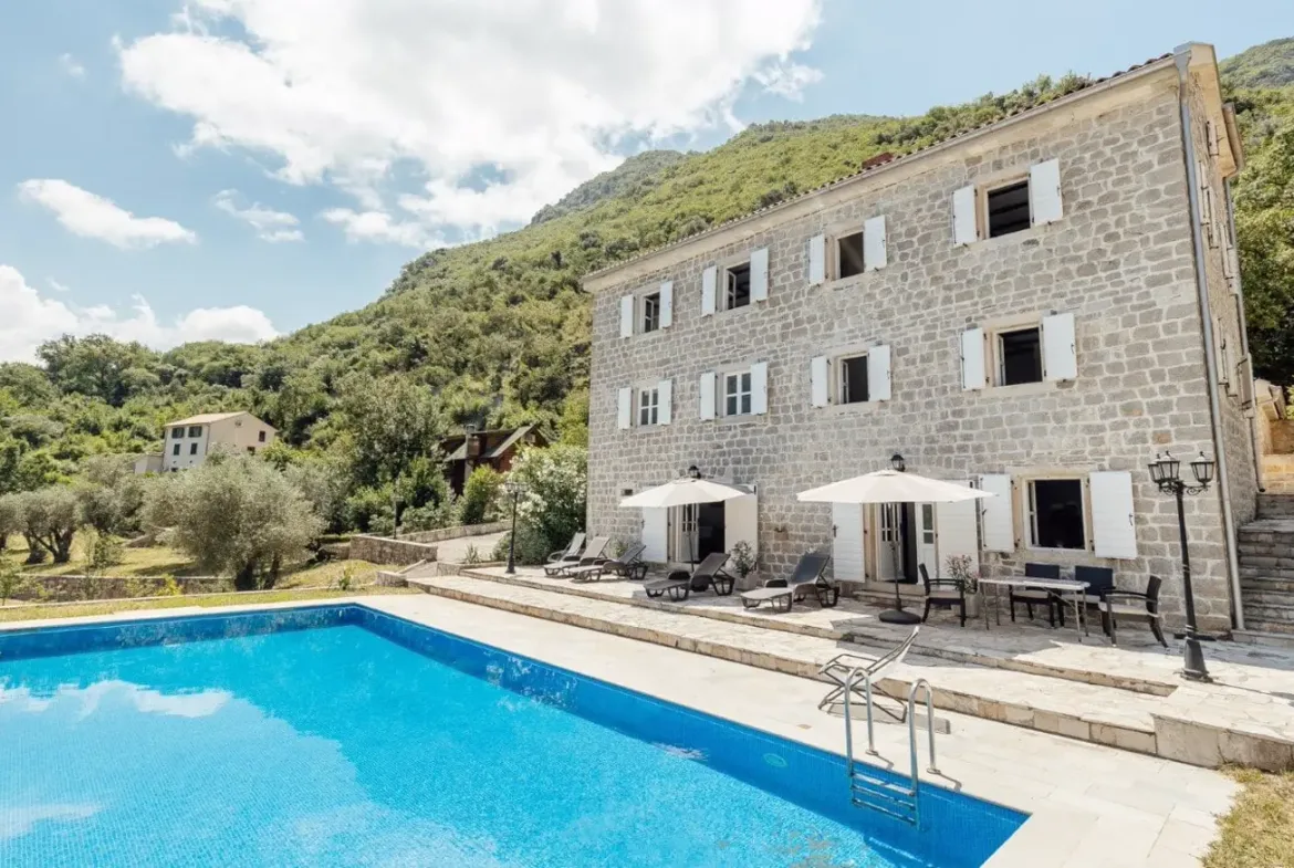 Palazzo Jerovica, a complex of stone villas and houses with a pool and a view of the bay, Kotor
