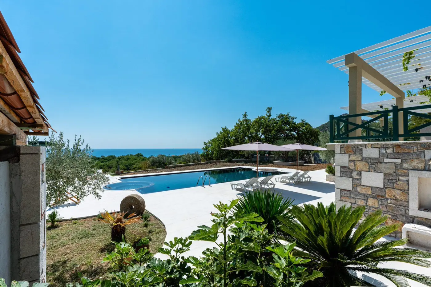 New stone villa with pool and open sea view, Buljarica