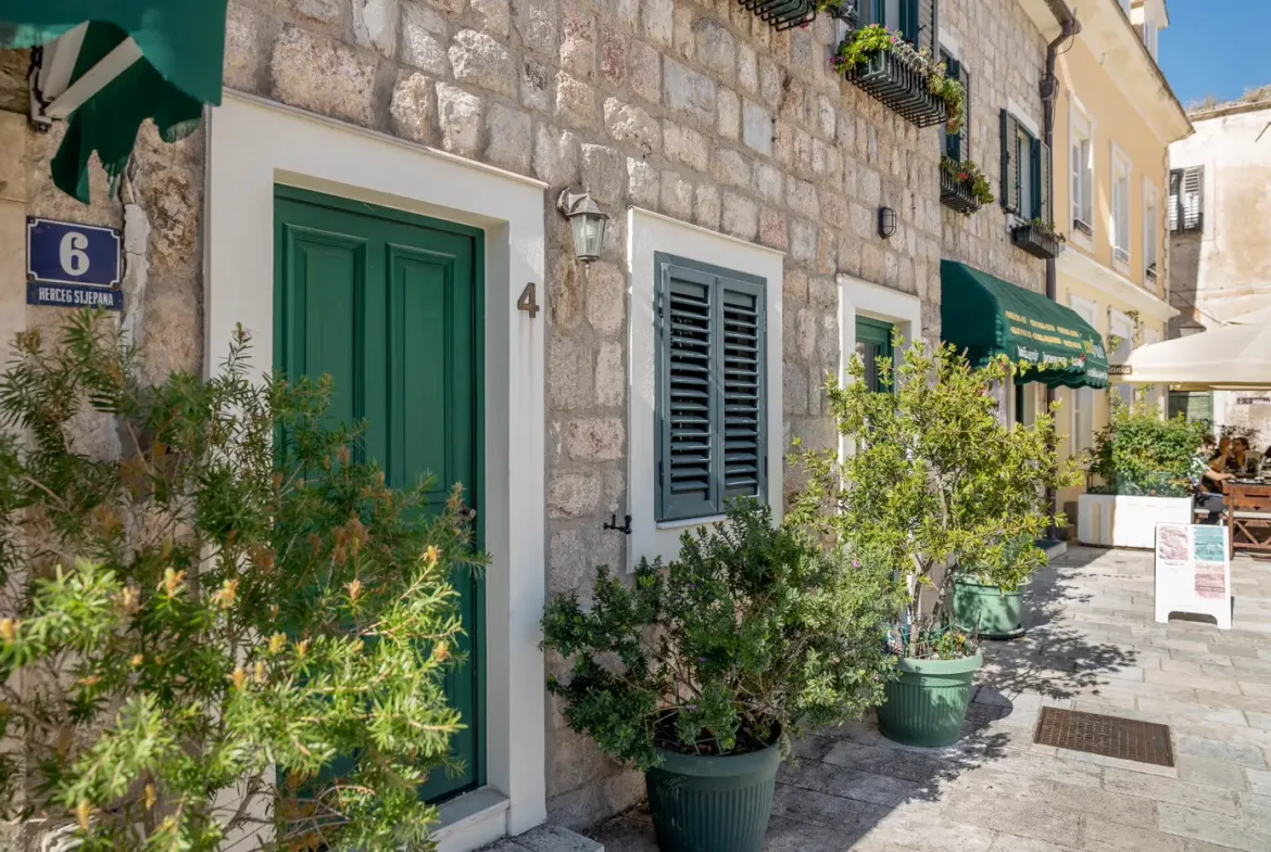 Stone house with two commercial buildings, Trg Belavista, Herceg Novi