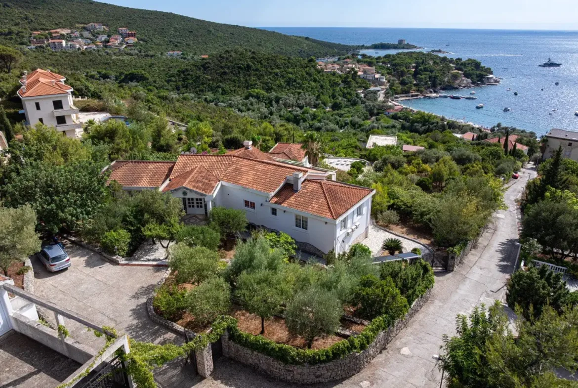 Villa with panoramic sea view on a large property, Žanjice, Herceg Novi
