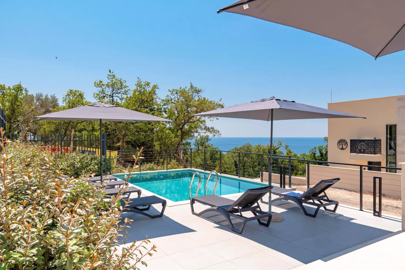 04-47 New furnished villa with pool, Reževići, Budva