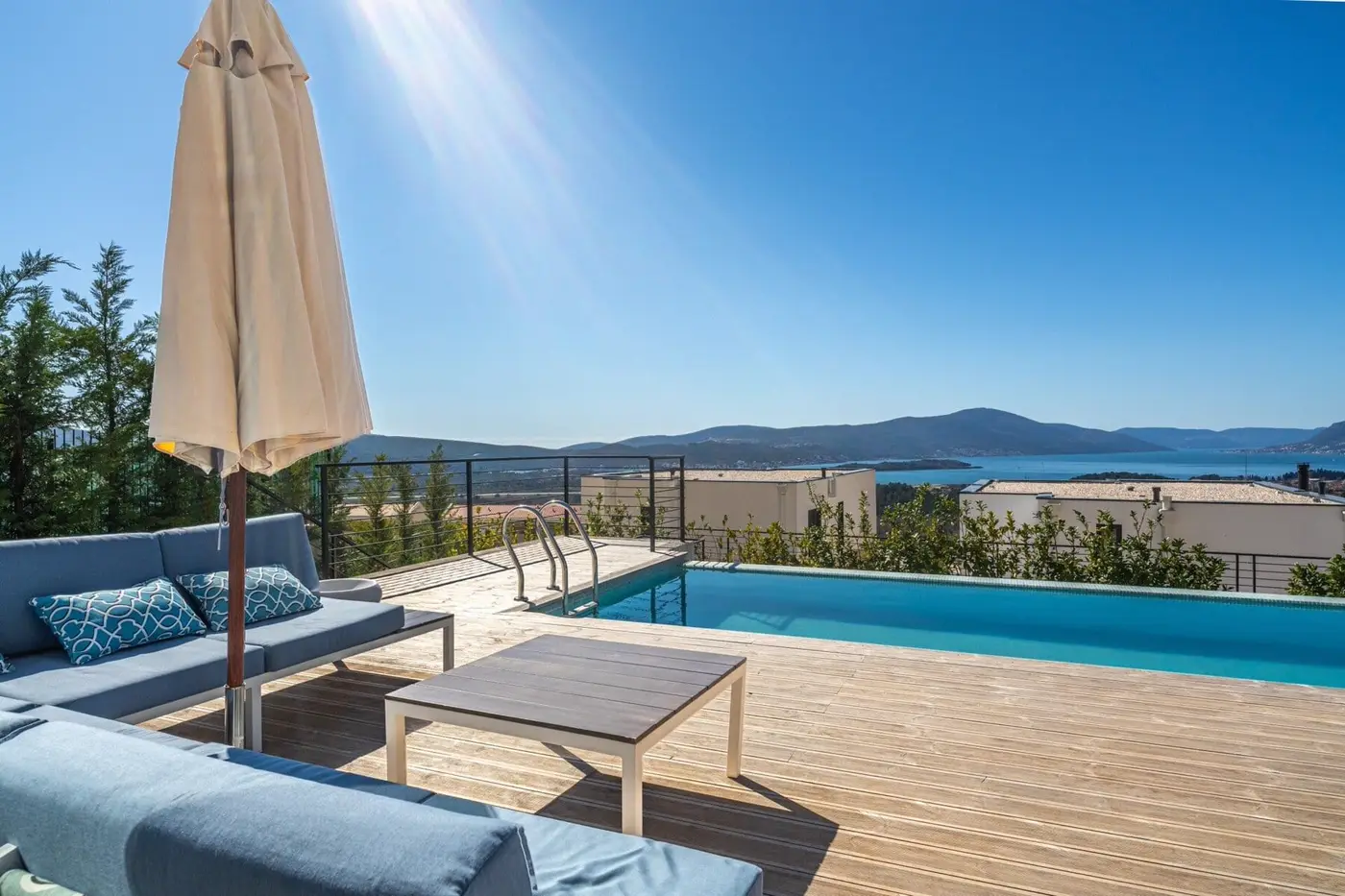 Newly built four-room villa with a pool and a view of the Tivat Bay, Kavač, Kotor