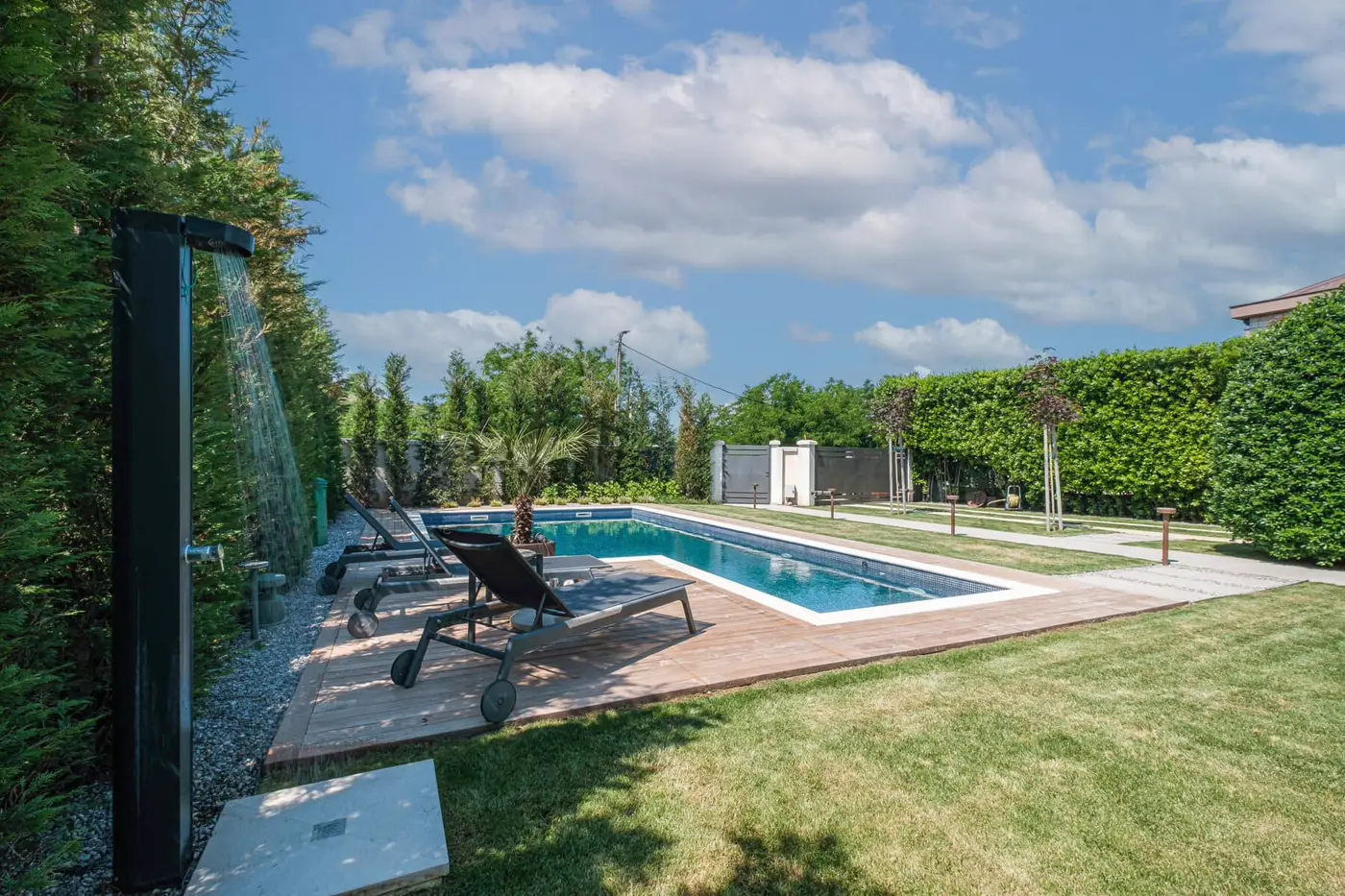 Three-room designer villa with pool, Podgorica