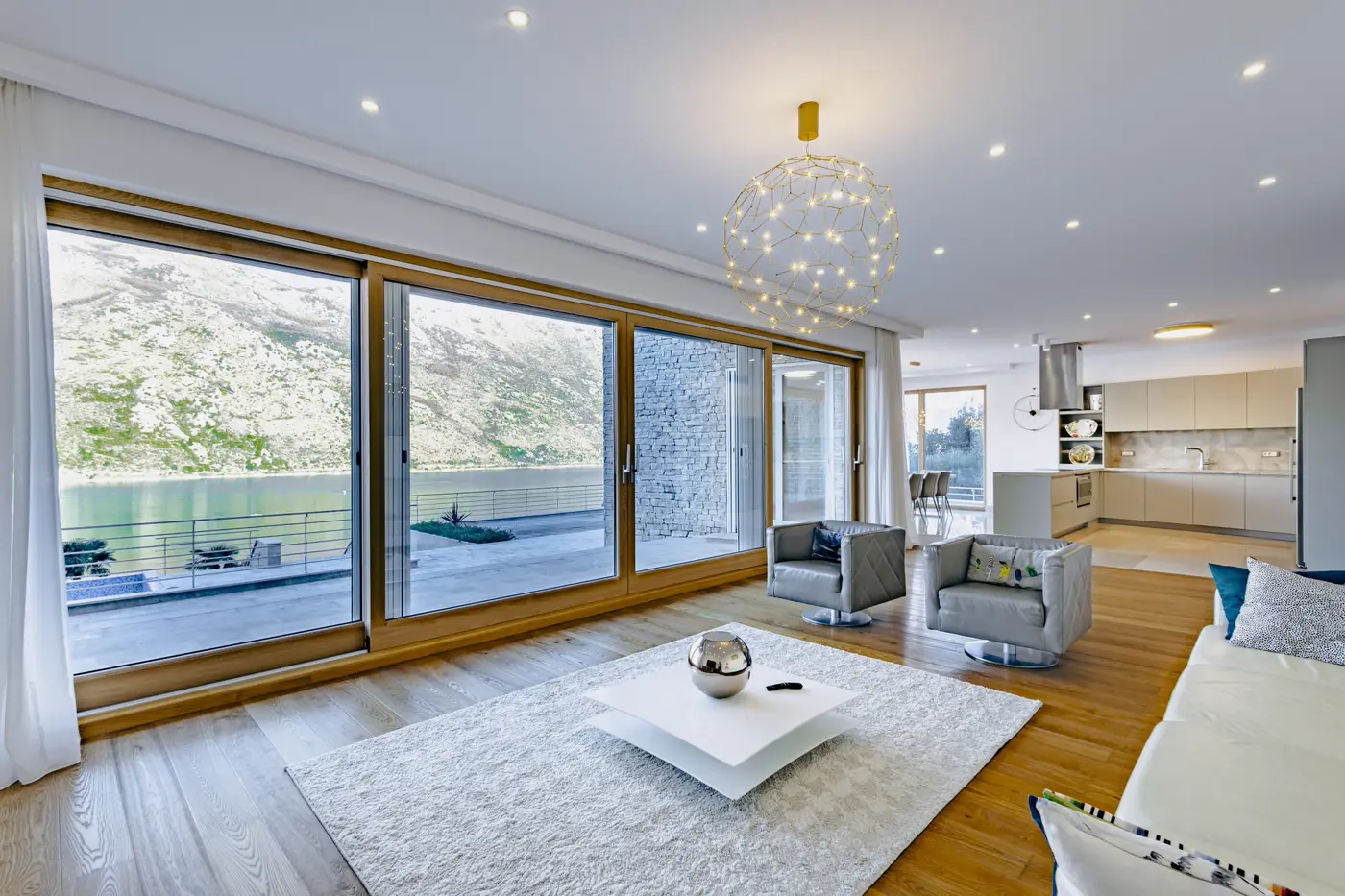 Villa Stoliv with a panoramic view of the sea, Kotor