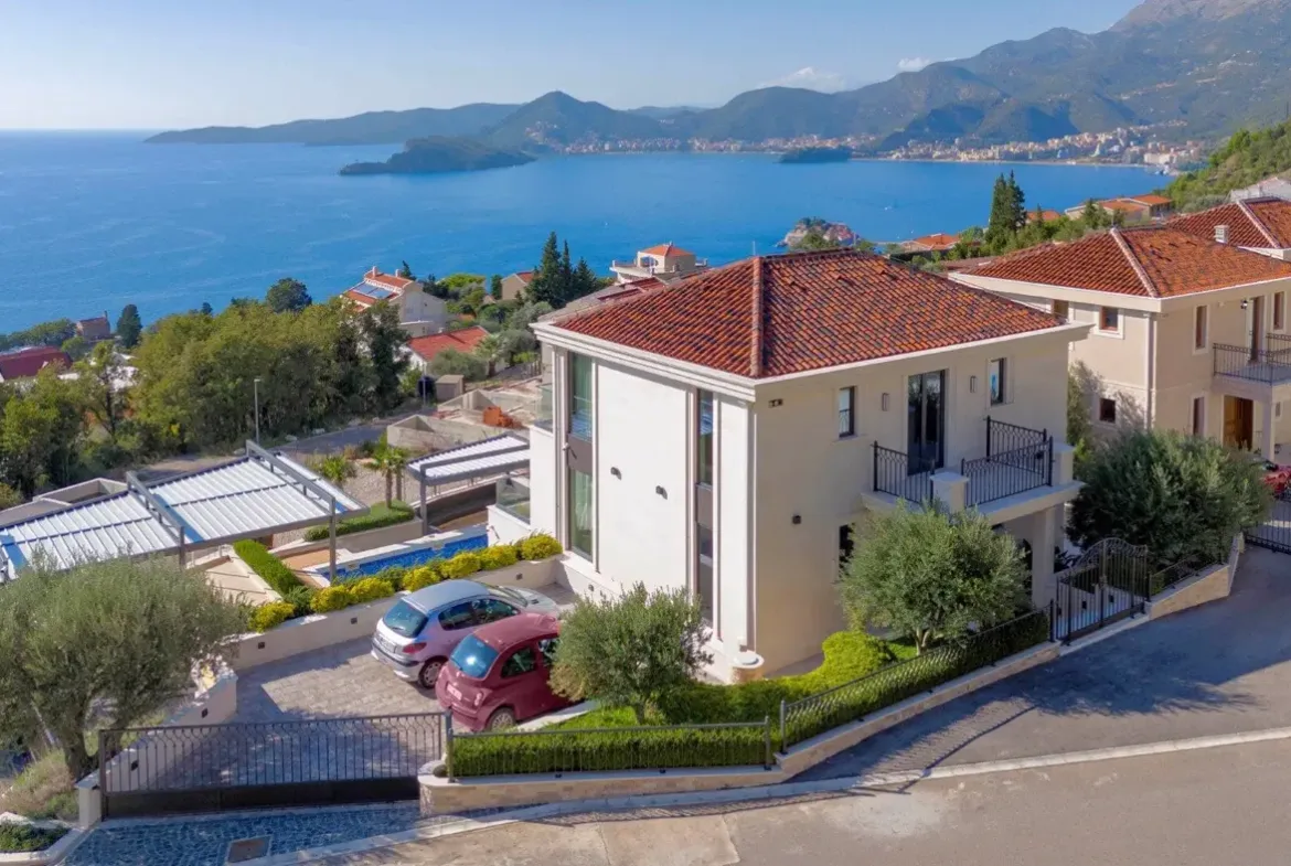 Exclusive villa in Blizikuće, Budva