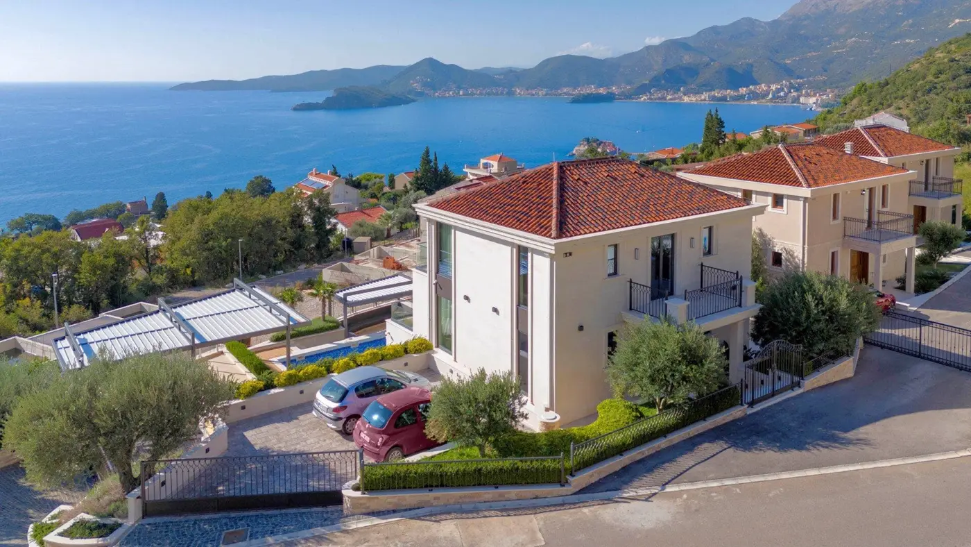 Exclusive villa in Blizikuće, Budva