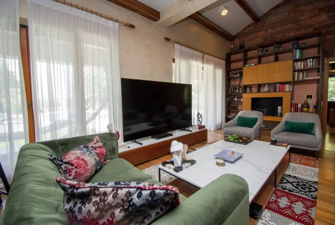 Luxury family villa with swimming pool and landscaped plot, Podgorica