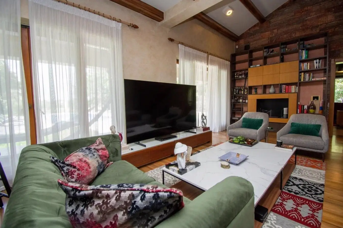 Luxury family villa with swimming pool and landscaped plot, Podgorica