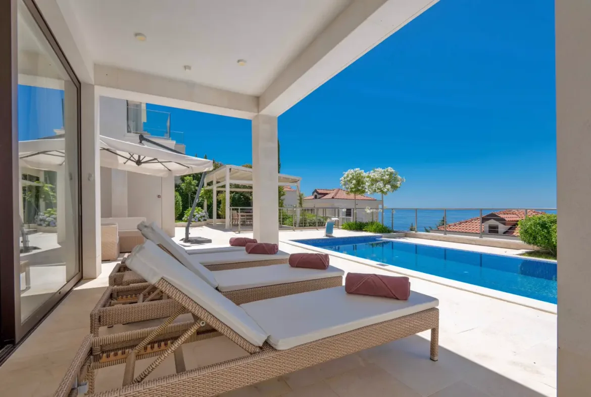 Luxury villa near the sea, Drobni Pijesak, Budva