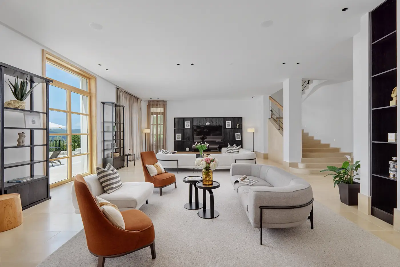 04-80 Exclusive complex of three villas with sea view, available for rent, Budva