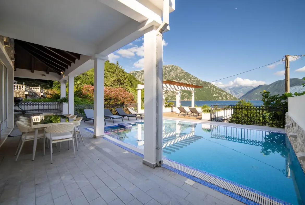 Modern villa on the first line to the sea, Strp, Kotor