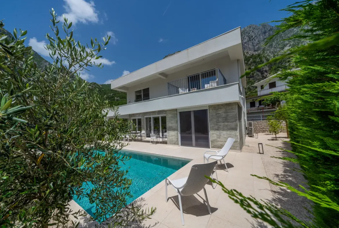 Family villa with pool and sea view, Orahovac, Kotor