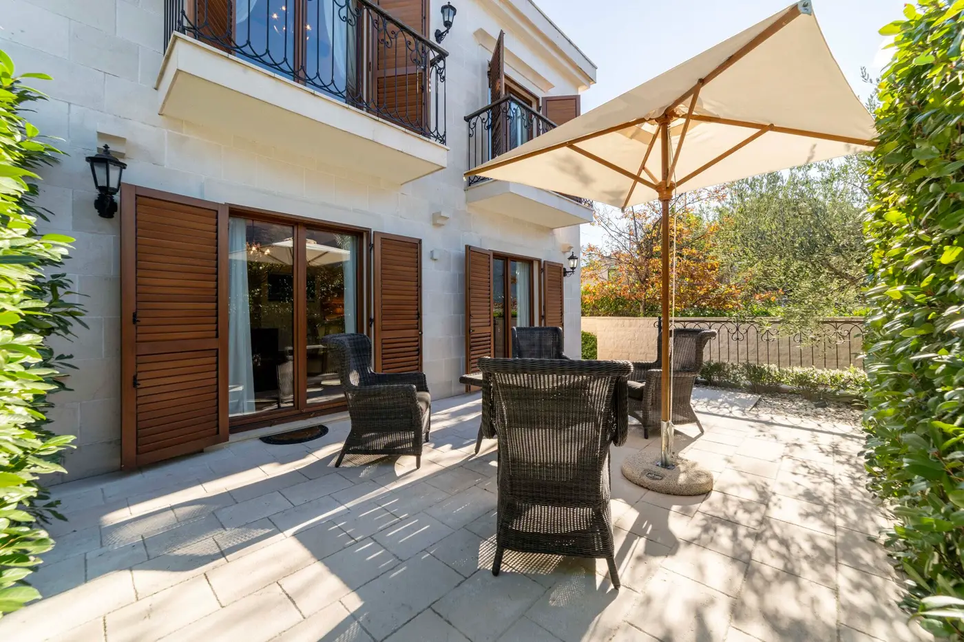 Three-room palazzo-style villa on the first line to the sea, Dobrota, Kotor