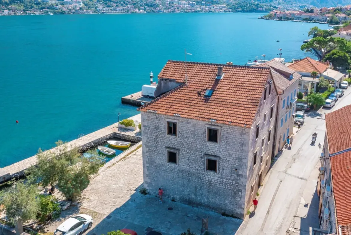Palata Beskuća – historical stone villa for reconstruction, Kotor