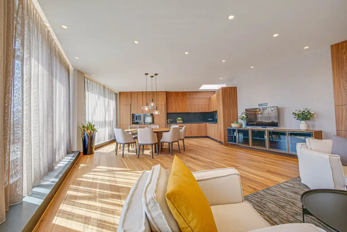 Magnificent three-bedroom apartment with a double garage in the Iztok district for sale