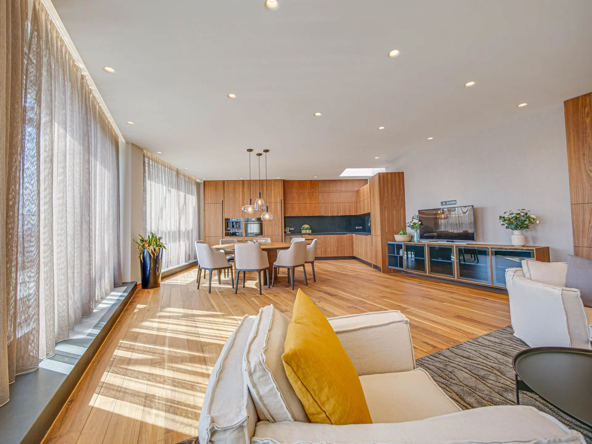 Magnificent three-bedroom apartment with a double garage in the Iztok district for sale