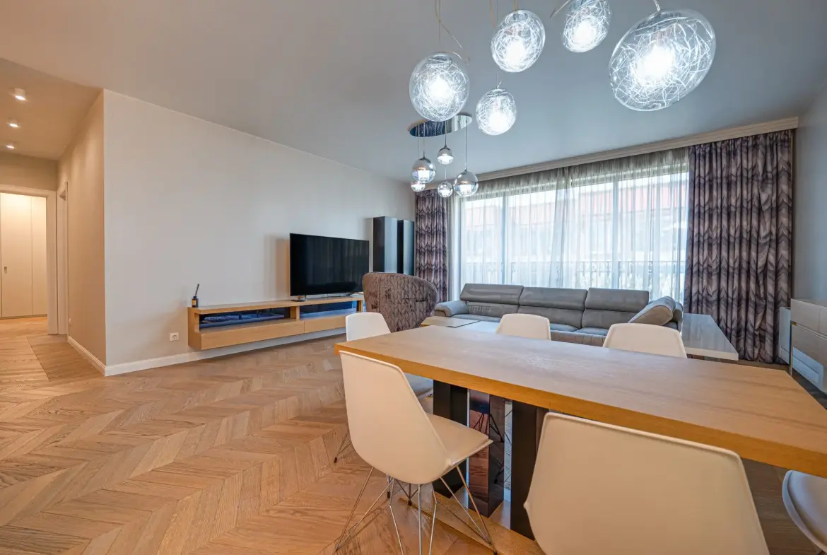 Elegant two-bedroom residence with a contemporary interior in a prestigious building