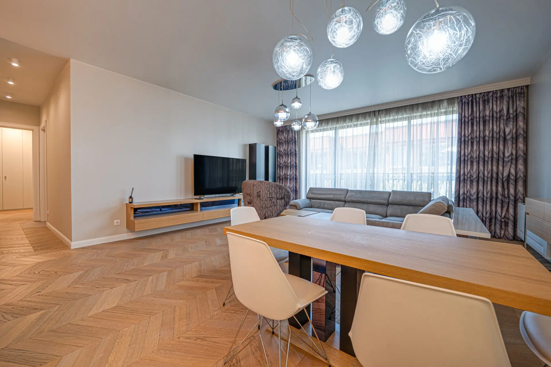 Elegant two-bedroom residence with a contemporary interior in a prestigious building