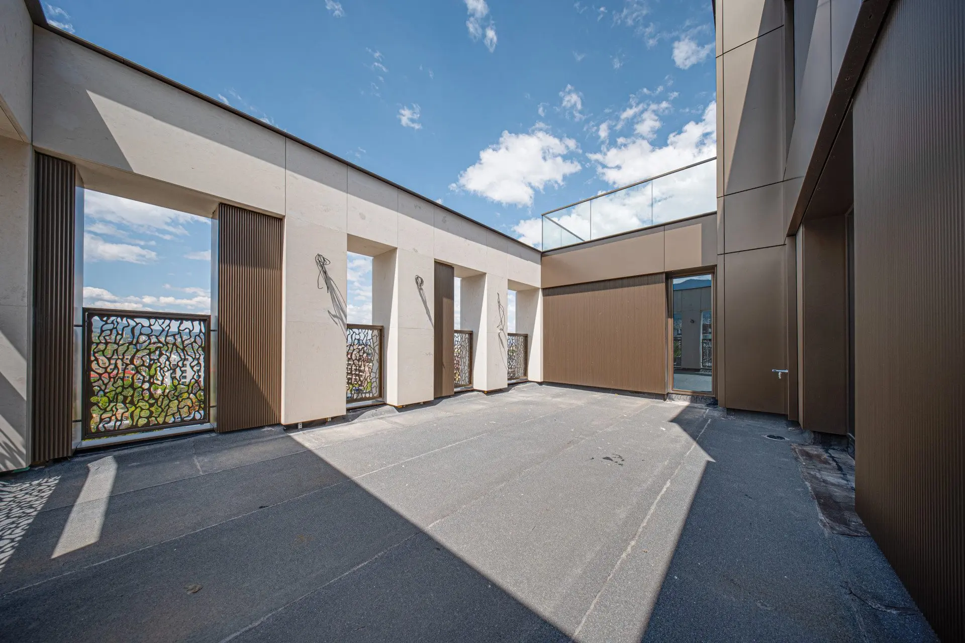 Multi-room apartment in a new elegant building on Cherni Vrah Blvd. for sale