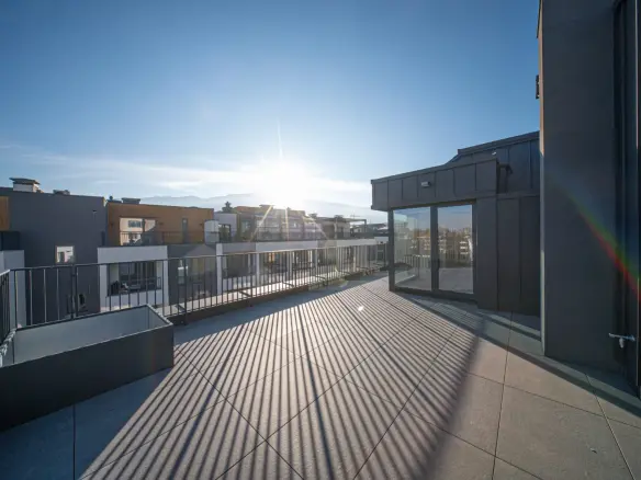 Three-bedroom apartment in a new complex near Paradise Mall