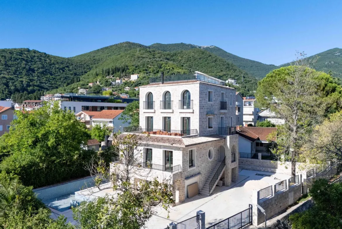 Stone villa in the second row to the sea, Donja Lastva
