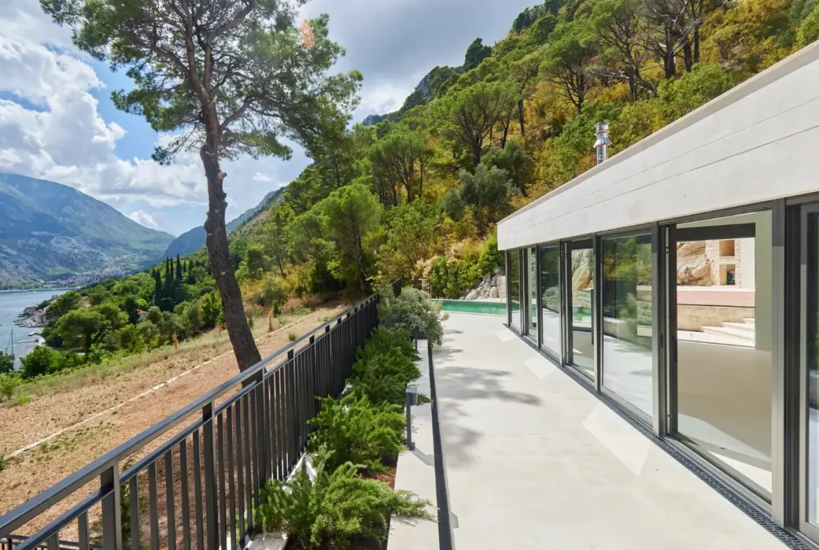 Contemporary villa with pool and bay view, Prčanj, Kotor