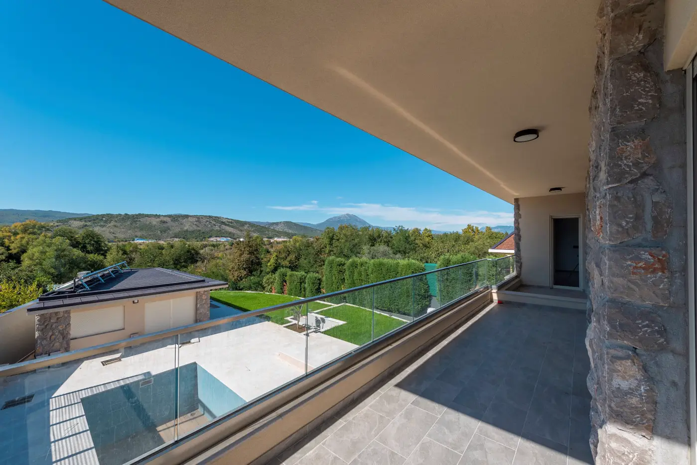 Luxury villa with pool, Mareza