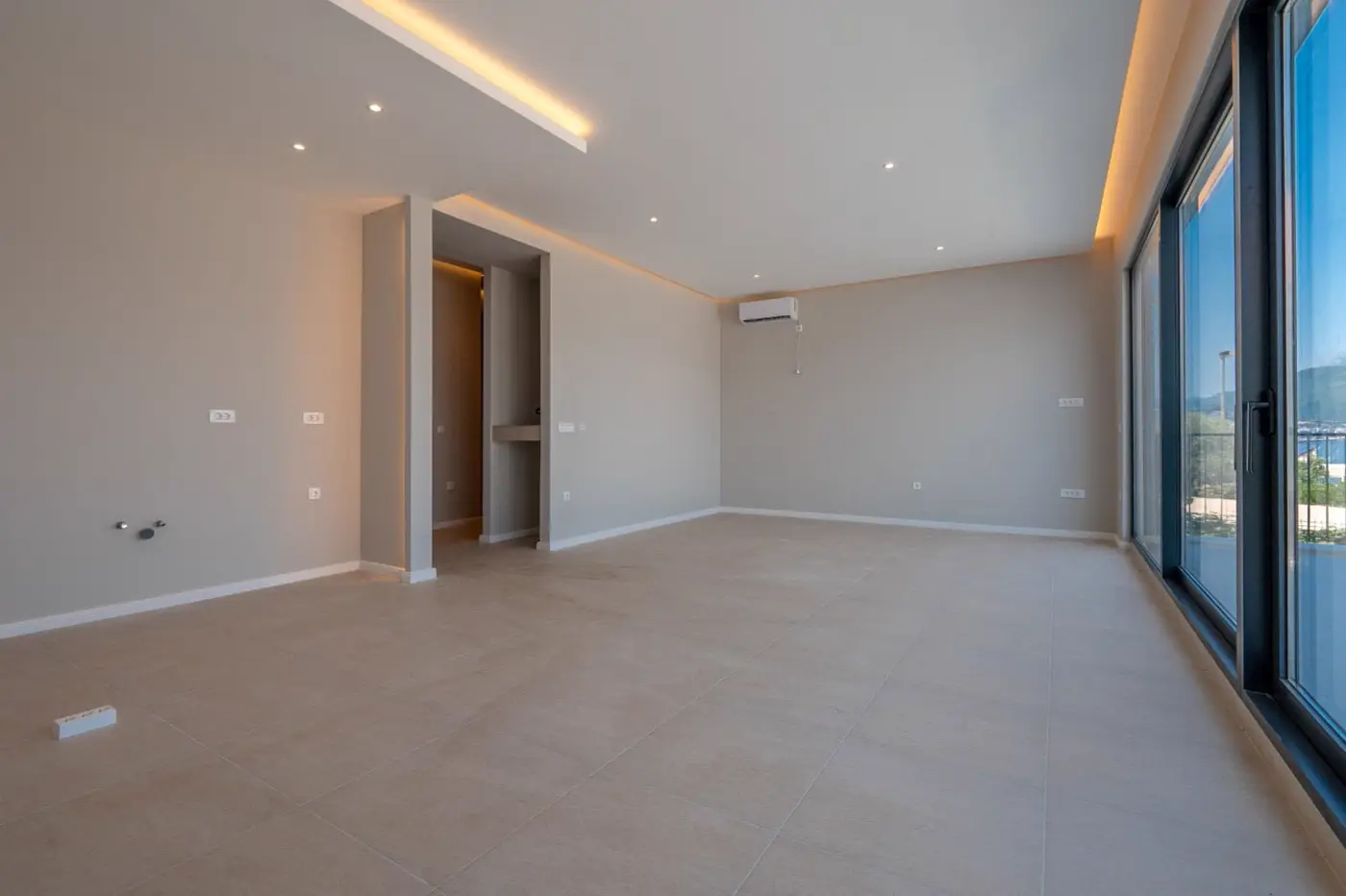 05-105 Newly built villa with pool and sea view, Krašići, Tivat