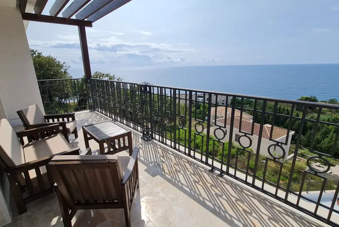 Three-story villa with pool and panoramic sea view, Skočiđevojka, Budva