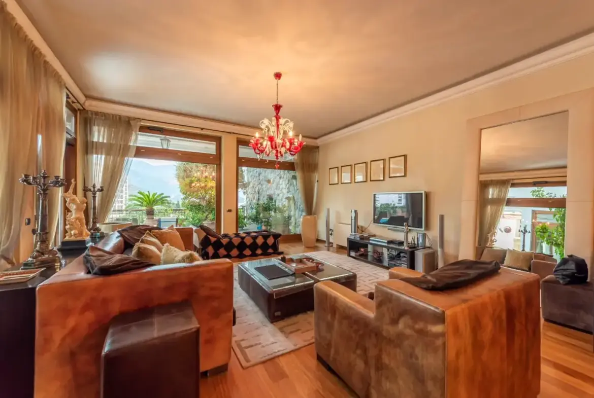 Stone villa with pool and sea view in the immediate vicinity of the Old Town, Budva
