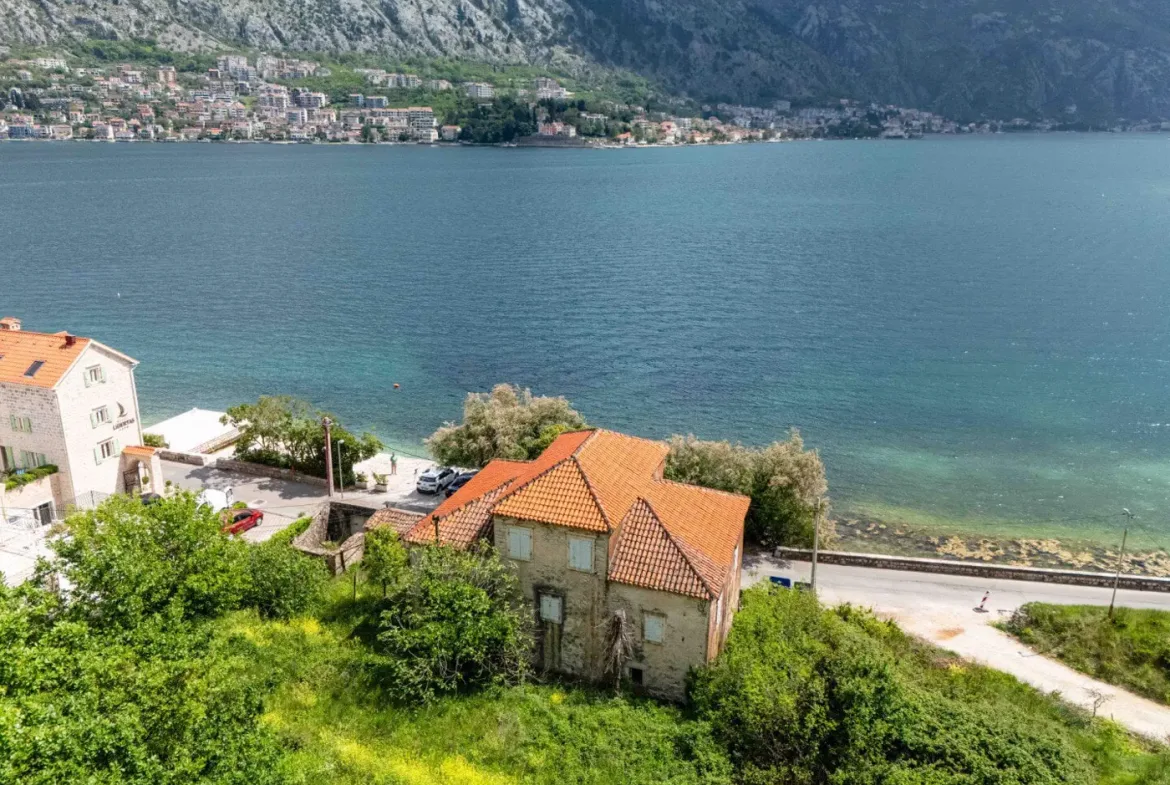 Stone palace for renovation on the first line to the sea, Prčanj