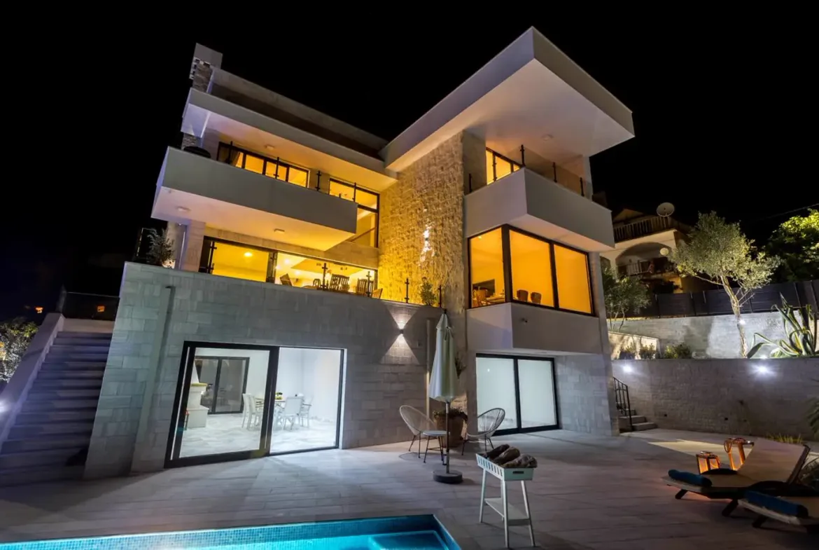 Modern villa with a swimming pool and sea view, Đenovići, Herceg Novi