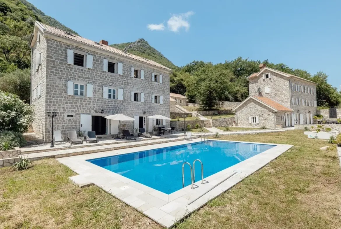 Palazzo Jerovica, a complex of stone villas and houses with a pool and a view of the bay, Kotor