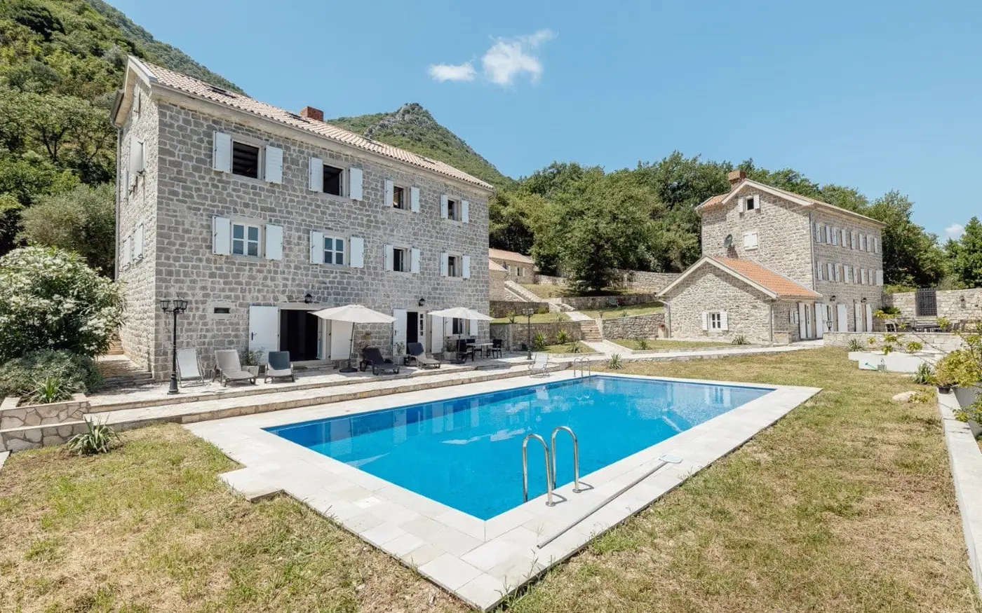 Palazzo Jerovica, a complex of stone villas and houses with a pool and a view of the bay, Kotor