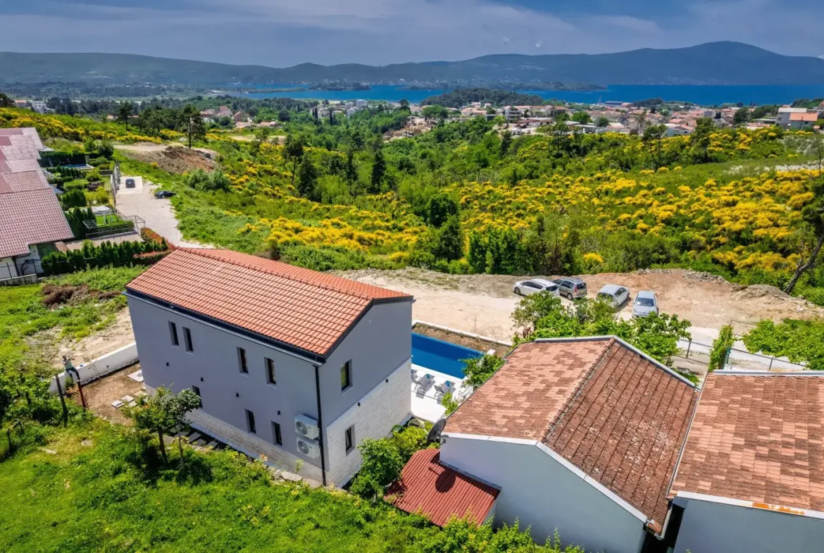 New villa with 4 bedrooms and swimming pool, Tivat, Mrcevac