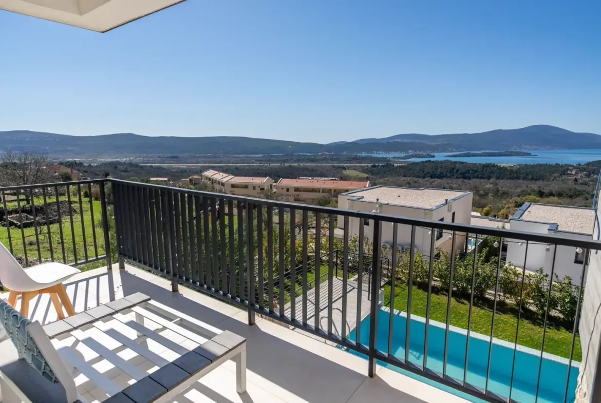 Newly built four-room villa with a pool and a view of the Tivat Bay, Kavač, Kotor