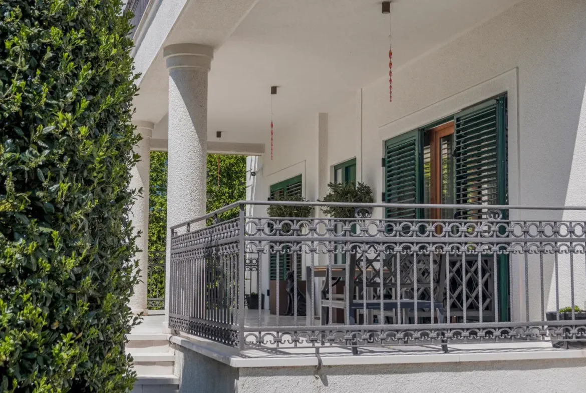 Three-room designer villa with pool, Podgorica