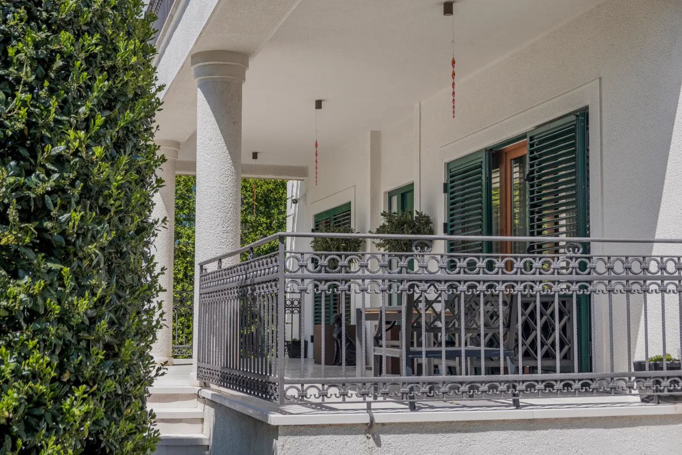 Three-room designer villa with pool, Podgorica